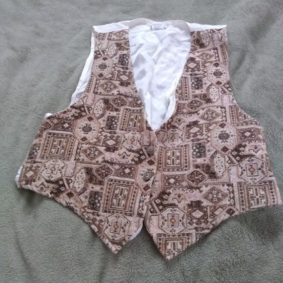 Vests - Picture 3 of 3